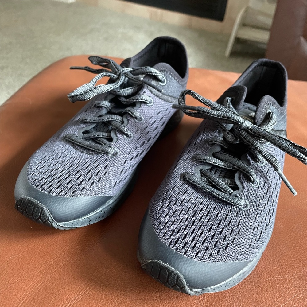 YOUTH New Balance Size 2